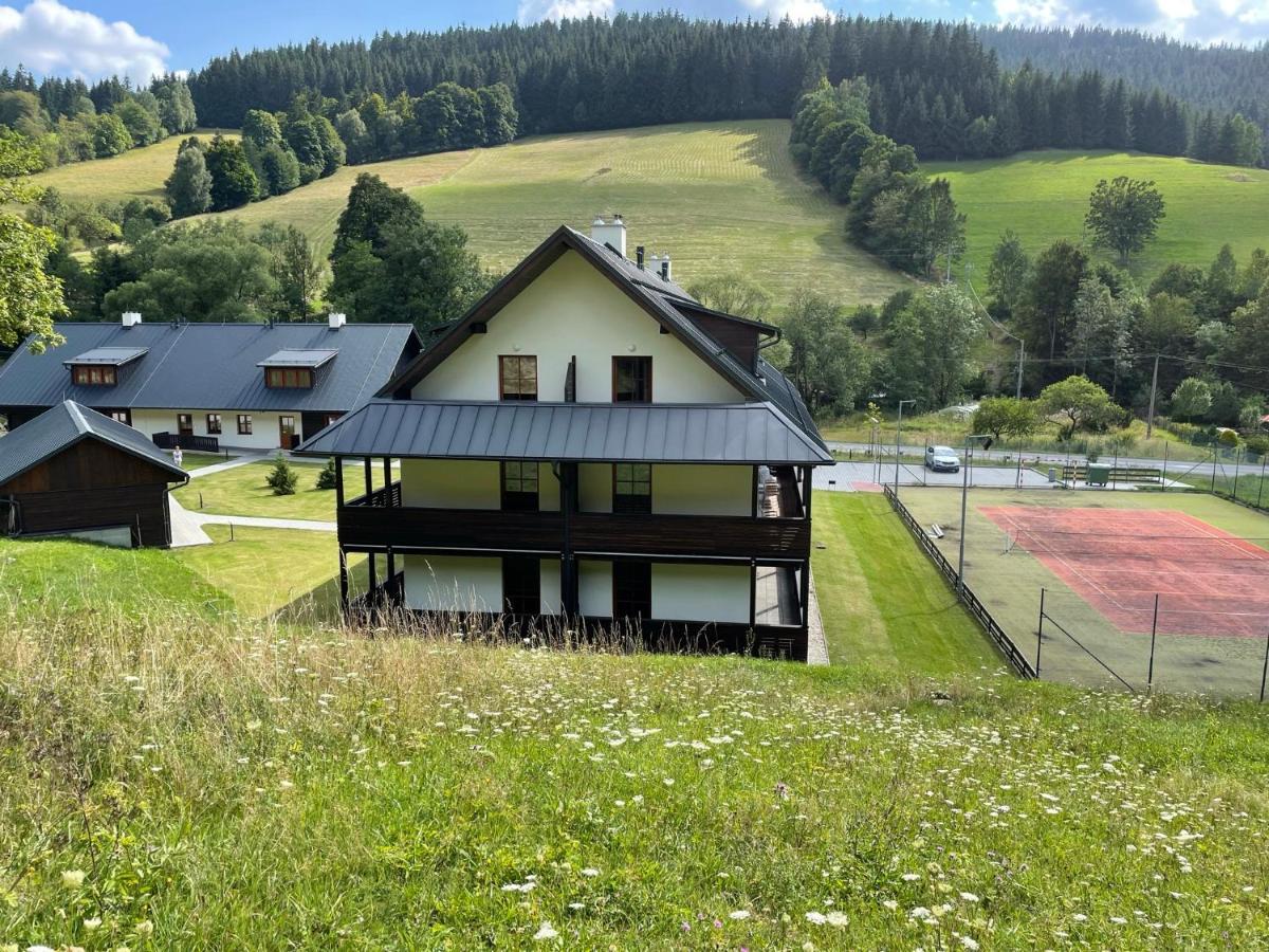 Apartmán NETA Velké Karlovice, Polanský Dvůr Exteriér fotografie